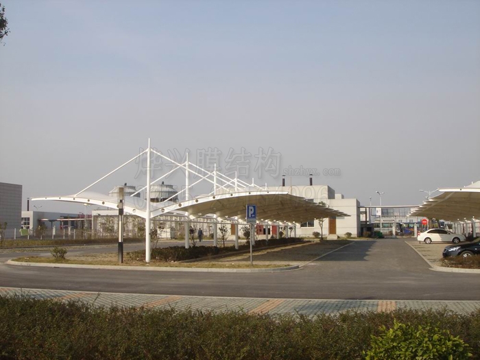 雙邊大型膜結(jié)構(gòu)停車場車棚-燁興膜結(jié)構(gòu) 雙邊大型膜結(jié)構(gòu)停車場車棚 .jpg