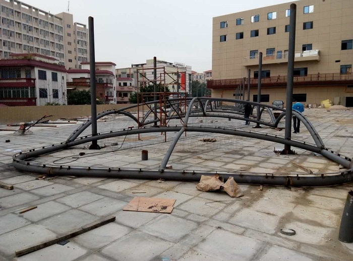 燁興佛山和富商業(yè)中心膜結構骨架施工中