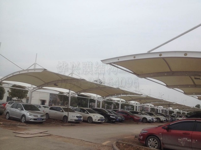 貴陽(yáng)卷煙廠北部膜結(jié)構(gòu)車棚展示.jpg